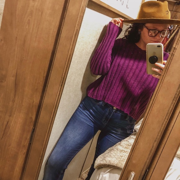 Meet your Posher, Taylor - Picture 1 of 4